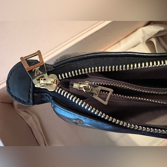 Louis Vuitton Coussin PM in Noir - Picture 15 of 16